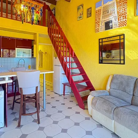 Appartement Loft Vue Avec Terrasse Privee — Quartier Port Vauban, | 2 Min Gare | Plages A Pied
