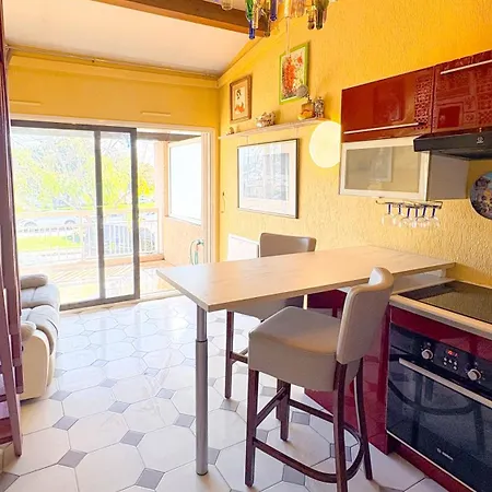 Loft Vue Avec Terrasse Privee — Quartier Port Vauban, | 2 Min Gare | Plages A Pied * Antibes