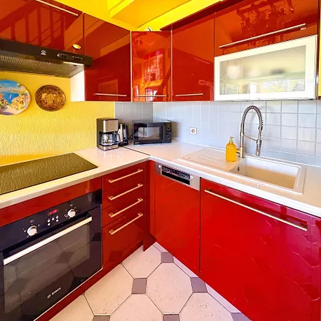 Appartement Loft Vue Avec Terrasse Privee — Quartier Port Vauban, | 2 Min Gare | Plages A Pied *