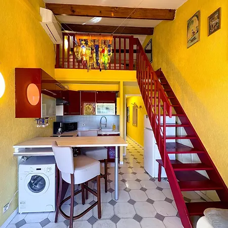 Appartement Loft Vue Avec Terrasse Privee — Quartier Port Vauban, | 2 Min Gare | Plages A Pied Antibes